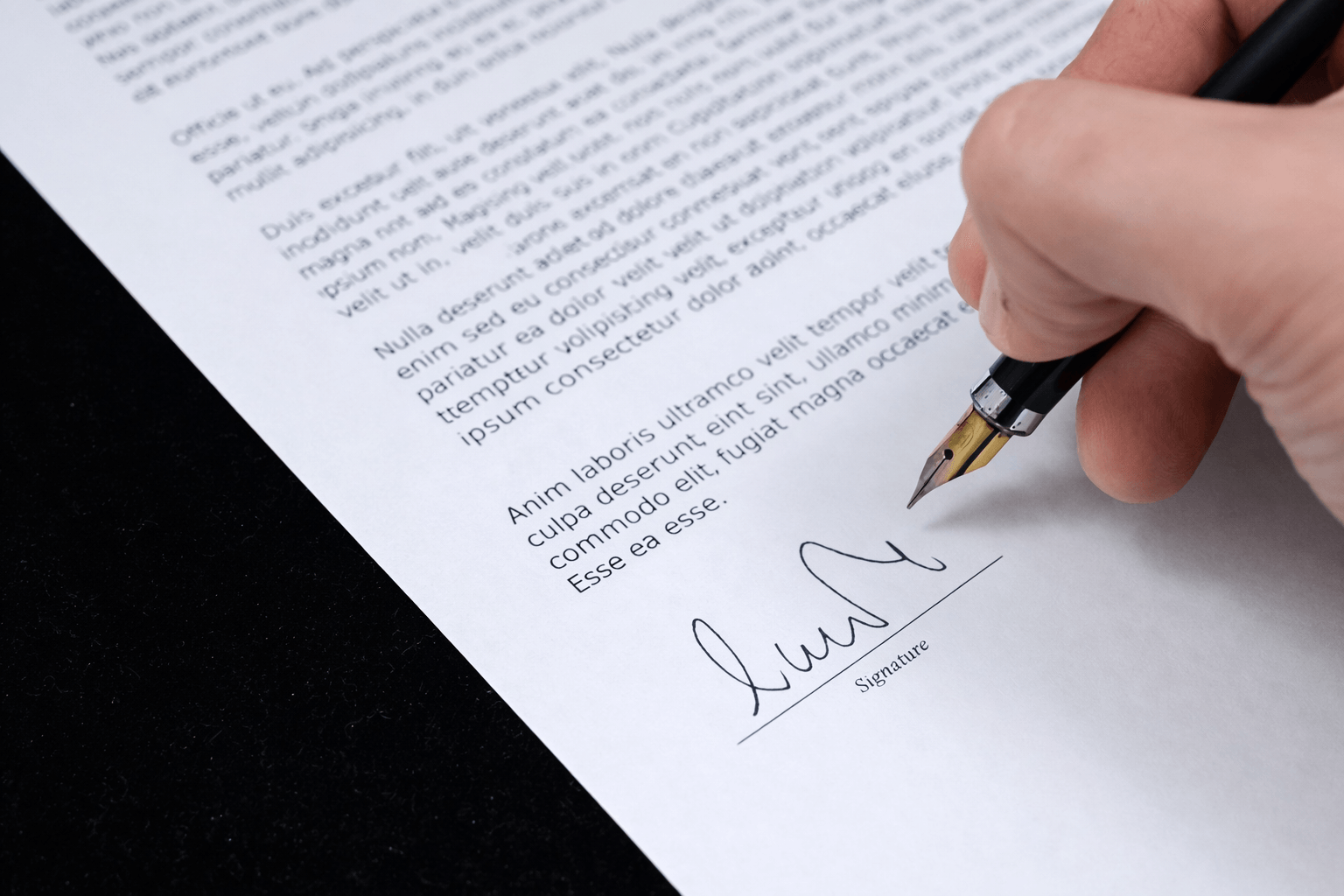 What kind of contract to sign with a temporary worker?